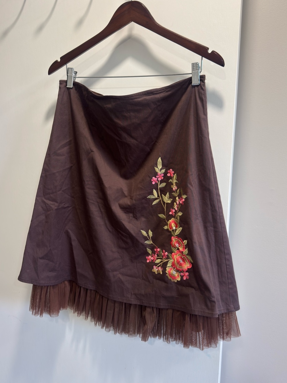 VTG Fashion Bug Y2K Brown Embroidered Floral Mesh Hem Skirt